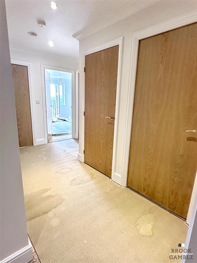 2 Bedroom Flat. Carew Road in Eastbourne,  2